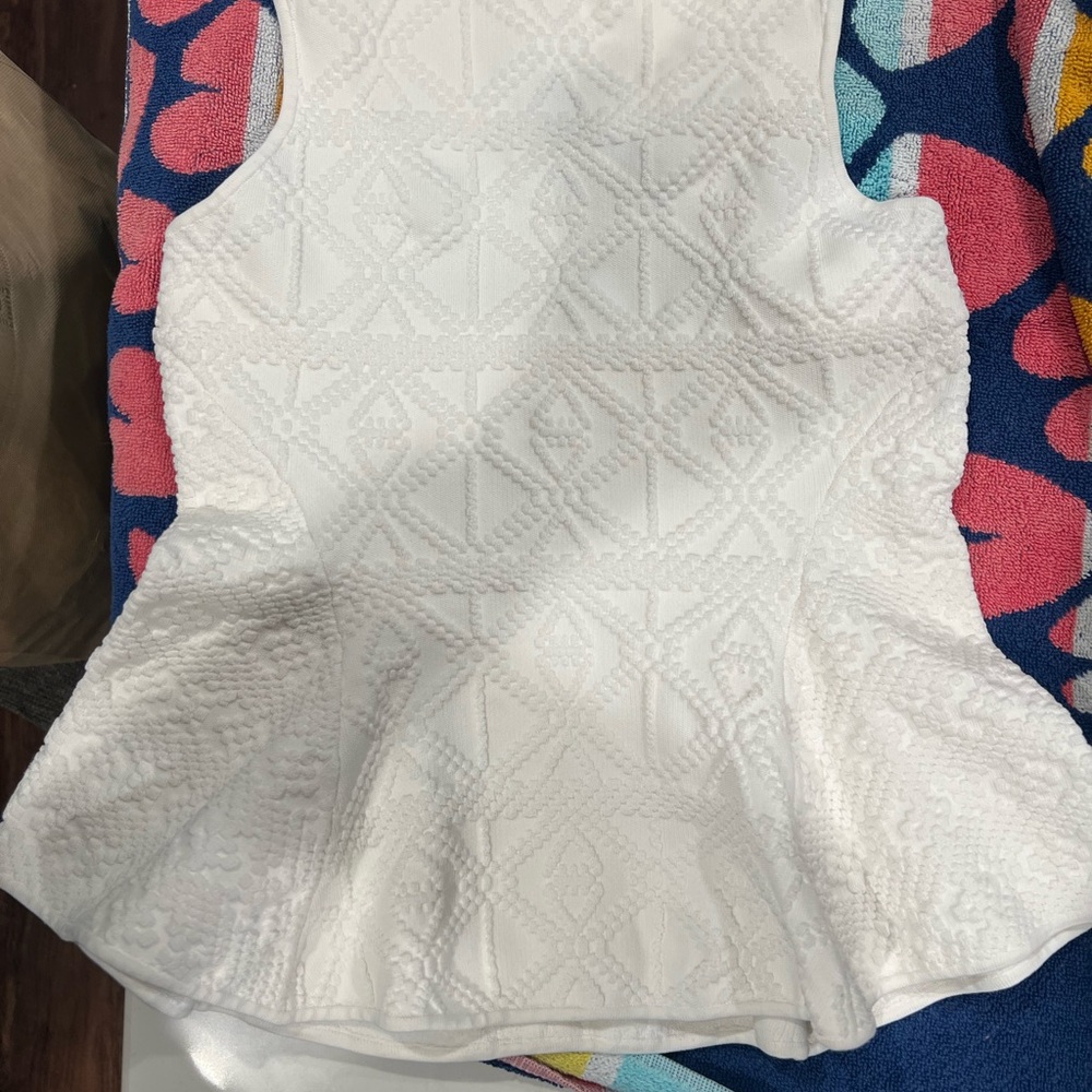 Guess White Textured Peplum Sleeveless Top - Picture 2 of 7